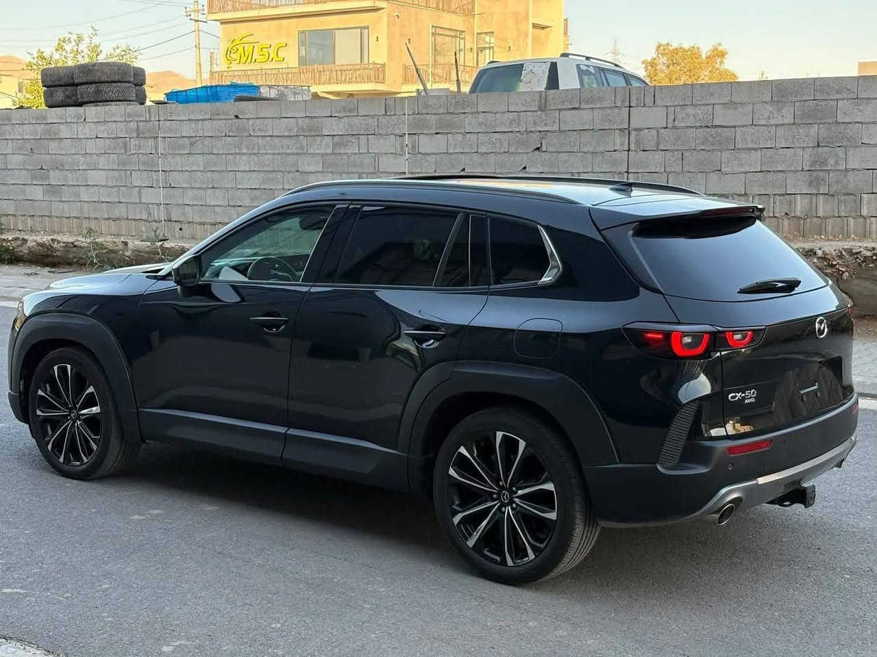 🚙✨ مازدا CX50  

⚙️ فول مواصفات  
🌌 فتحة سقف بانوراما  
🚗 دبل كلاس AWD  
🔑 مفتاح إلكتروني + بصمة أبواب + بصمة تشغيل  
📺 شاشة دشبول ديجيتال + كاميرا  
🛑 هاند بريك بصمة + أوتو هولد + أوتو ستارت + أوتو ستوب  
📡 رادار أمامي (تحديد مسار) + رادار جانبي (نقاط عمياء) + رادار خلفي (التخدير من الاصطدام)  
🪞 حساسات أمامية + جانبية + خلفية  
⚙️ أنظمة قيادة: ECO – NORMAL – SPORT – OFF-ROAD  
🪑 كشنات جلد كهربائية + تدفئة  
🎛️ تحكمات ستيرن + ستيرن دافيء  
❄️ تبريد لمس + تبريد مركزي  

📞 للتواصل: ***********  

💵 السعر: 185 وبـ يمجال  

#مازدا_CX50 #مازدا #سيارات_للبيع
