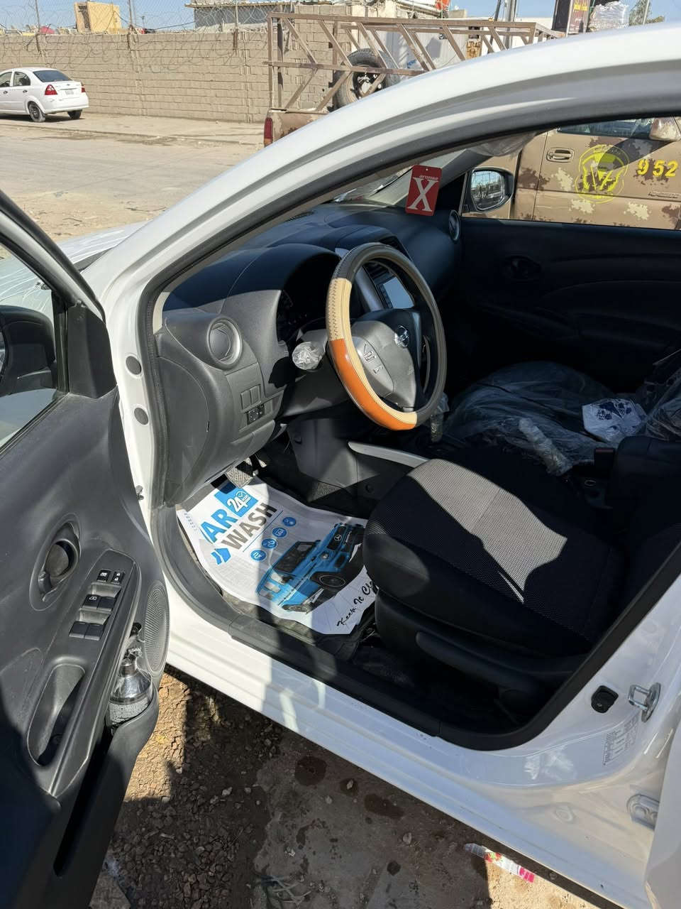 نيسان سني موديل 2023 ماشيه 39الف  بعدها على وضع الشركه بيها فقط بنيد مبدل وبيها بارد 
أربع جام كهرباء 
اشاير بلمري 
نضام اي بي إس مانع انزلاق 
كامره خلفيه 
حساس خلفي 
شاشه تدعم كار بلي 
ويل كب 
تحكم ستيرن 
سنويه لل 32 
وكاله بأسمي مكانها بالنجف السعر ١١٧ وبيها مجال الشراي بخدمته ***********
