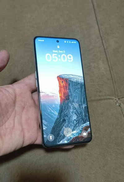 ڕیاڵمی جیتی ٣
ڕام ١٦+١٢ و ١ تێرابایت
snapdragon 8+Gen 1
تەنها پشتەکەی ئەو سوچەی درزێکی تیایە  دیاریم کردووە
دوو سیمەو  لەمسی زۆر سورعەتە
بە زەمان ئەیفرۆشم
٣٥٠ هەزارو موعامەلە
تێل  *********** السليمانية
