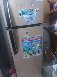 ثلاجه • عاطلة • للبيع