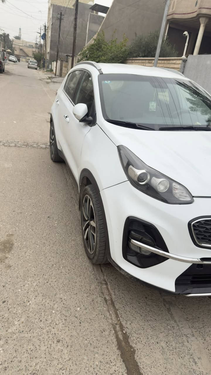 كيا سبورتج للبيع 
خليجي موديل 21
مري شفط شاشه اصليه 
بسمي رقم بغداد 
السياره متجايه بيها حادث 
مكاني حي الجامعه 
السعر 175 وبيها مجال 
***********
