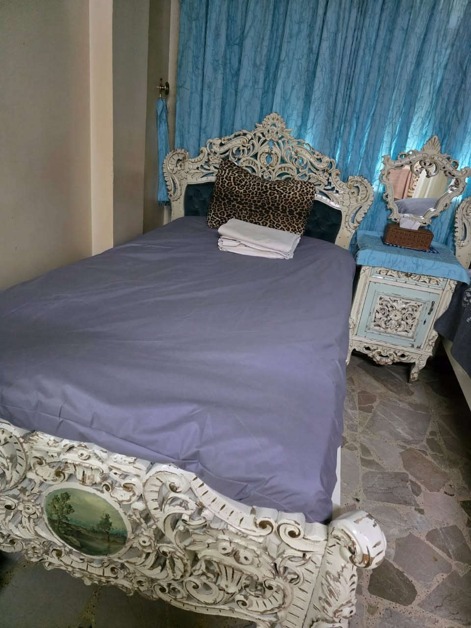 غرفة نوم زان ملكية للبيع تختين وخزانة كبيرة وبيرو كبير عدد 2وبيرو صغير 2وعلاقة ملابس


**إذا كنت صاحب هذا الإعلان وتريد حذفه لأي سبب، رجاءا أرسل رسالة إلى الدعم الفني**