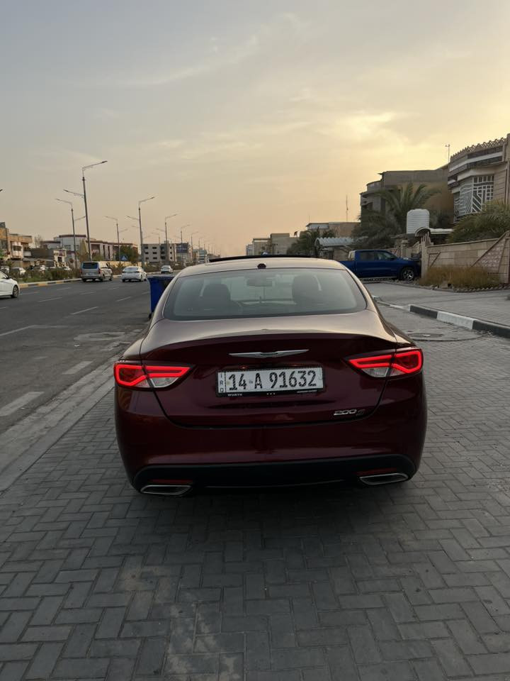 C200. 2016
السيارة فووول مواصفات محرك 6سلندر 3600 وكيرها ٩نمر 
١-بصرة دولي اللون كرزي
٢-محرك وكير مكفولات
٣-بانوراما
٤-شاشة كبيرة+شاشة اعطال
٥-شفتات ستيرن وتحكم جهتين
٦-كشنات كهرباء ٧وضعيات
٧-دخول ذكي
٨-سستم سماعات الباين
٩-منضومة زينون 
١٠-ويل رياضي ١٩
١١-تشغيل عن بعد
١٢-كشنات جلد ومخمل حضن حرف S 
١٣-كشنات تدفئة وستيرن تدفئة
١٤-تبريد خلفي  
١٥-هاند بريك بصمة+تلقائي مع parkالـ
١٦-اوامر صوتية
ماشية ١٢٦ الف كيلو فقط
السيارة باسمي تحويل مباشر سنويتها لنهاية الـ٢٨وهزتها جديدة
سعرها 125 وبيها مجال قليل 
للاستفسار ***********
