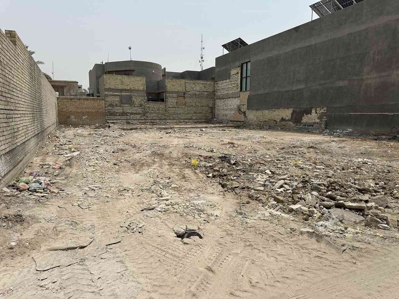 السلام عليكم 
قطعه طابو صرف 
المساحه 480 متر 
حي المعلمين شارع بيت خيون 
الفرع الي مقابيل مول سرمد 
رابع قطعه من تدخل من يم مول سرمد 

تصل وتدلل *********** الوجه 15 والنزال 32
