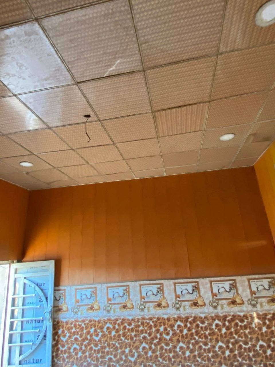 بيت طابو  زراعي   300متر قرب متنزه جنات الكوفة شارع الزوار بالفرع الفرع يخرج على شارع الموز صب كونكريت بناء طابوق  بي محلات 2 غرفتين وصالة ومطبخ وصحيات عدد 2 طارمه جبيره  سيراميك وكاشي سند 25 مرقّم بلدية البيت فارغ  ***********
