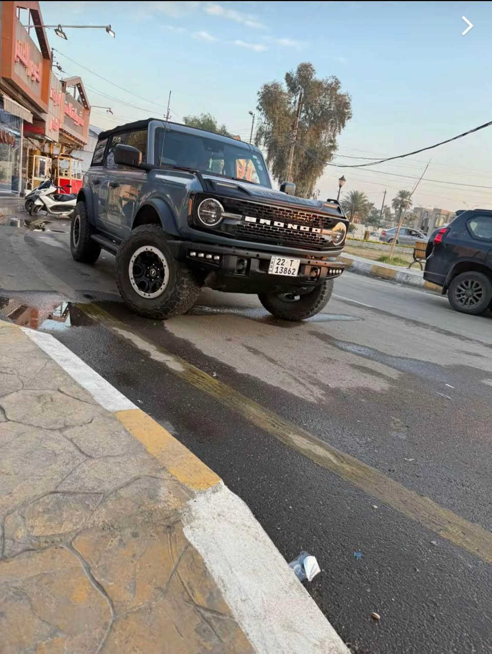 �🔥 فرصة لعشاق القوة والمغامرة! 🔥🚙

�🔥 للبيع – Ford Bronco 2022 Big Bend 🚙

🛕العنوان /الشالجيه 
للاستفسار
***********☎️☎️ 
رقم أربيل الجديد

✨ عداد: 44الف ميل فقط
✨ محرك V6 سعة 2.7 لتر تيربو
✨ قوة هائلة تصل إلى 330 حصان 🏁
✨ فئة: Big Bend العملية والمليئة بالمزايا
✨ سقف متحرك بالكامل (Removable Top) لعشاق المغامرة
✨ لون خارجي مميز جداً بتصميم جبلي Rugged 🏔️

مواصفات فئة Big Bend:
✅ نظام دفع رباعي 4x4 مجهز للطرق الجبلية والصحراوية.
✅ عجلات 17 إنش مع إطارات مخصصة للطرق الوعرة.
✅ مقصورة داخلية رحبة مع شاشة 8 إنش SYNC 4 تدعم Apple CarPlay وAndroid Auto.
✅ أنظمة أمان متقدمة: كاميرا خلفية + مساعد ثبات + وسائد هوائية متعددة.
✅ وضعيات قيادة متعددة (G.O.A.T Modes) تناسب جميع التضاريس.

💡 سيارة مغامرات بامتياز، تجمع بين القوة – الراحة – التصميم العصري.

📍 لا تفوت الفرصة! تواصل معنا الآن 📞
*********** بغداد, العراق
