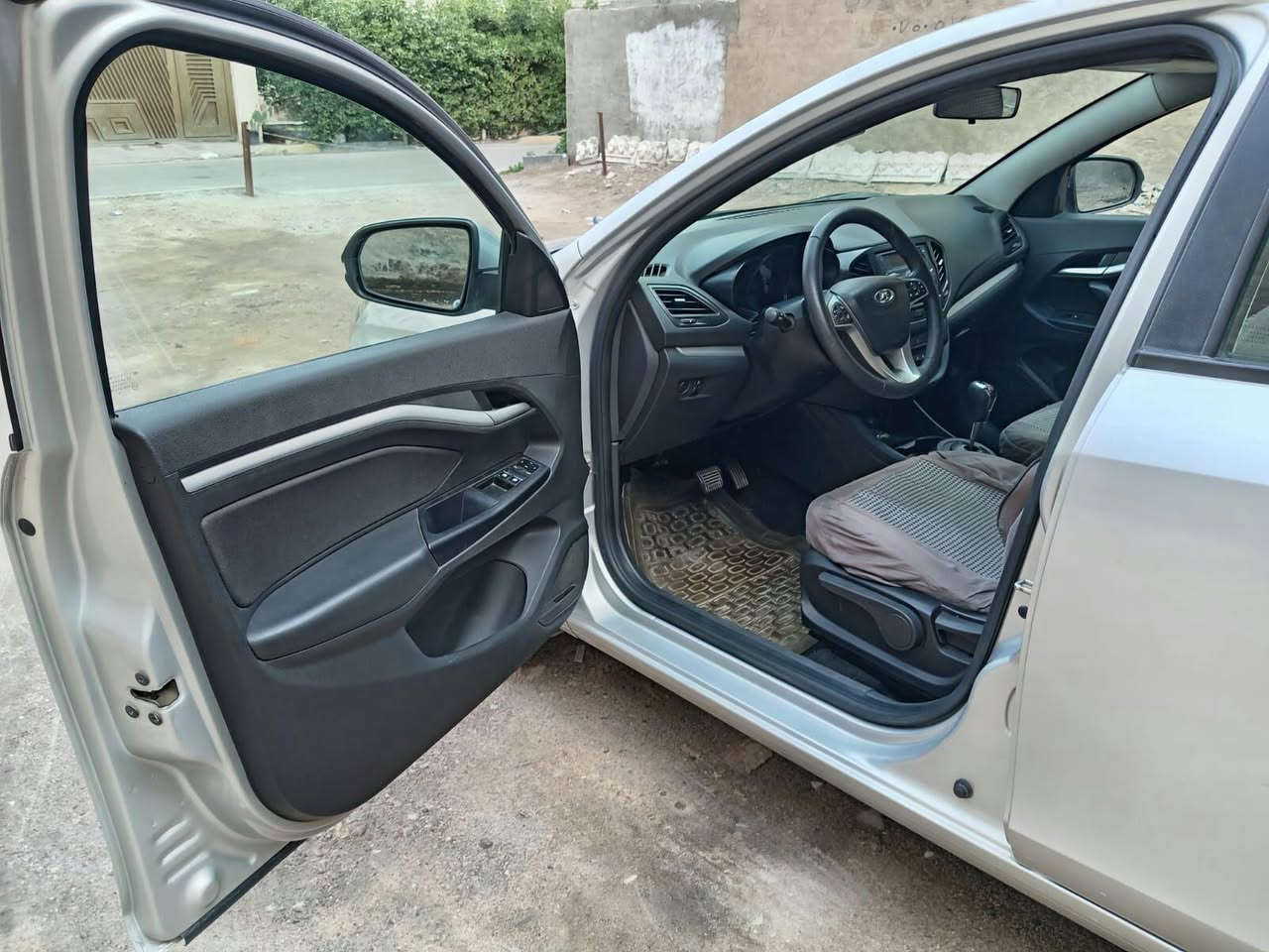 لادا روسي م 2019 ماشيه 70 الف كيلو للبيع محرك 1600 كير اوتو تبربد ثلج حمد لله السباره على وضع الشركه مابيها قطرة صبغ اتصال *********** بغداد, العراق
