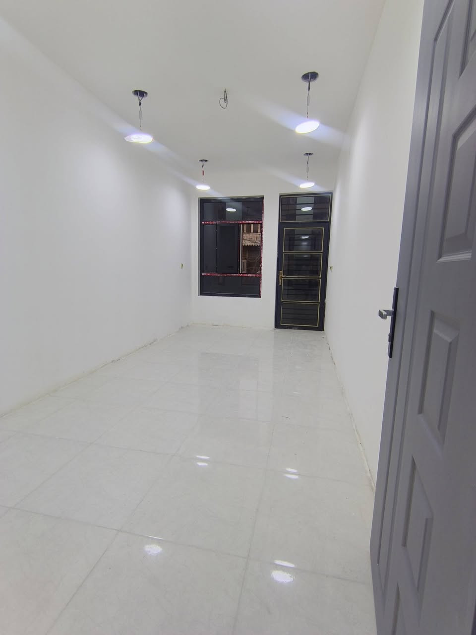 بيت البيع مساحه ٦٤متر الشعب مقابيل مطعم حجي عادل 3نوم وصاله ومطبخ وخدمات لاتصال مكتب كليم الله للعقار مقابل مدرسة بلقيس تابعني على صفحه حصريا ***********
