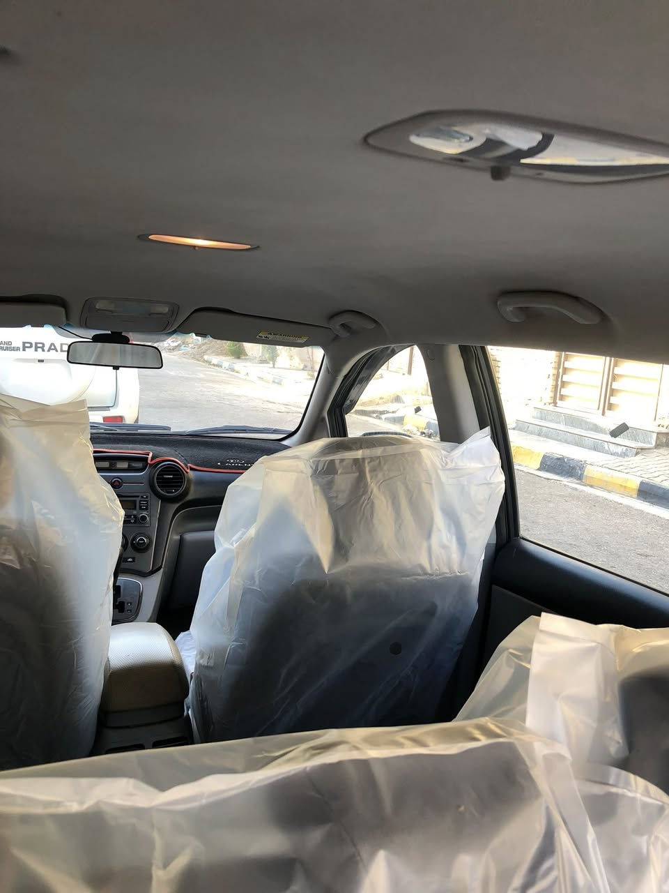 السلام عليكم من رخصه الادمن المحترم كيا رندو موديل 2008رقم بغداد بأسمي محرك 2700كفالة 
بيهه جراد شويه بالقماره والبنيد تخم تاير معروضه ب 92وبيهه مجال مكان السياره واسط مركز المدينه
***********
