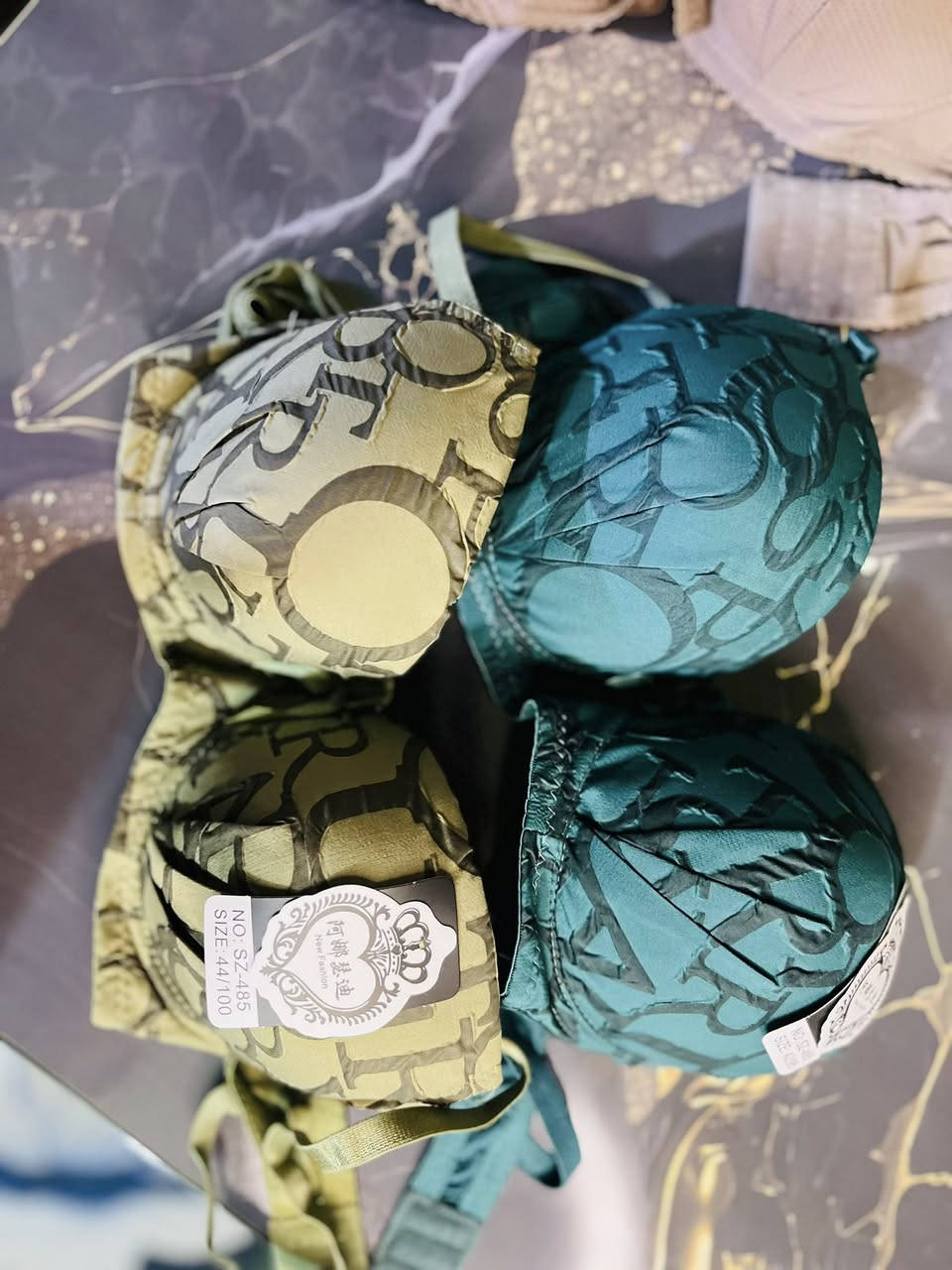 ملابس داخليه درجه أولى الي تحب تتفضل خاص بنات 
ادمونه بيلسان


**إذا كنت صاحب هذا الإعلان وتريد حذفه لأي سبب، رجاءا أرسل رسالة إلى الدعم الفني**