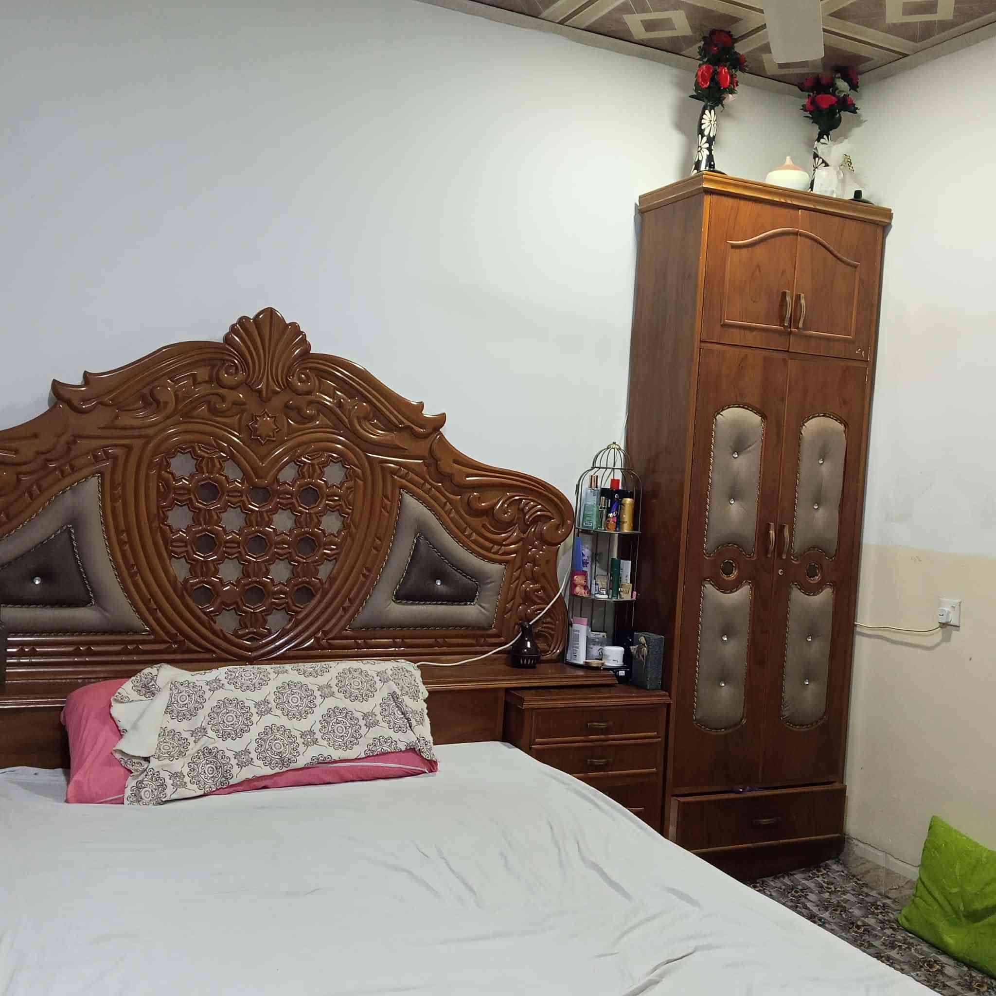 غرفة خشاب للبيع خشاب صاج اصلي
السعر 950 وبيها مجال

للتواصل على هذا الرقم : ***********
