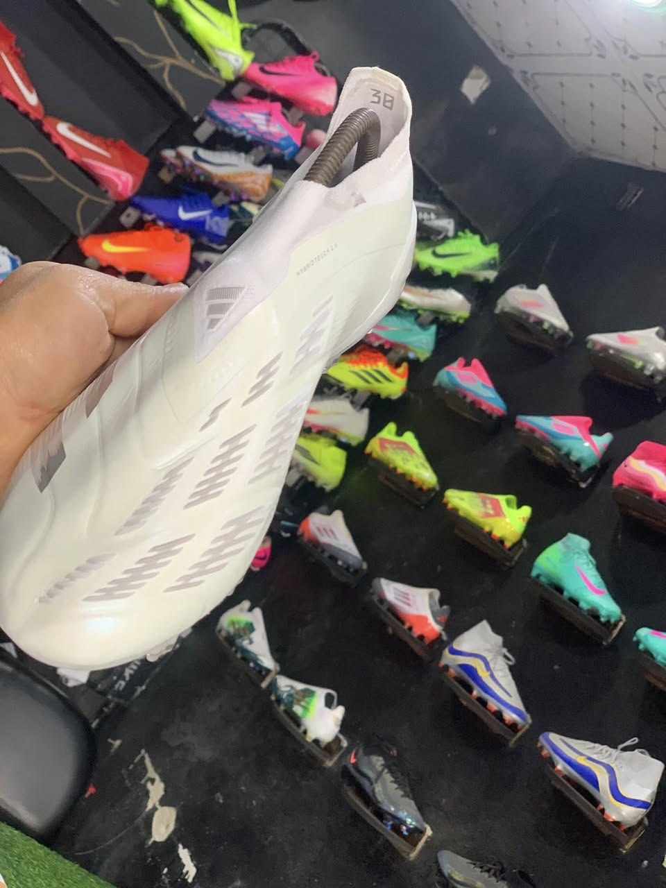 Adidas …….PREOOTOR

نسخة اورجنال اصلية

سيطرة أقوى داخل الملعب تبدأ من قدمك
بوط سكارات PREOOTOR خفة، ثبات، وأداء يرفع مستواك خطوة للأمام ⚽️
اختيار اللاعبين اللي يعرفوا قيمة التفاصيل 👟

عنوان #منبج شمال الحديقة العامة جانب معهد الرسالة
 
للإستفسار والتواصل0934830196


**إذا كنت صاحب هذا الإعلان وتريد حذفه لأي سبب، رجاءا أرسل رسالة إلى الدعم الفني**