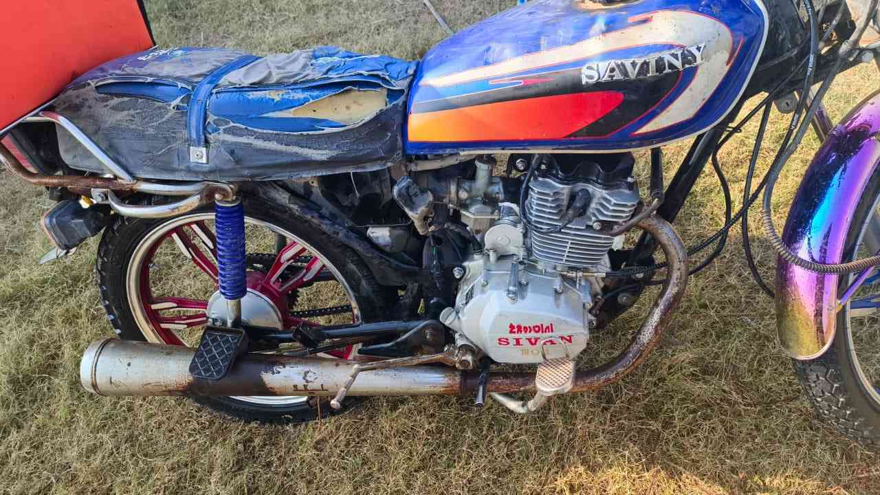 أيراني نضيفه سعر 400وبيها مجال ًتواصل خاص
0 777 316 6569
