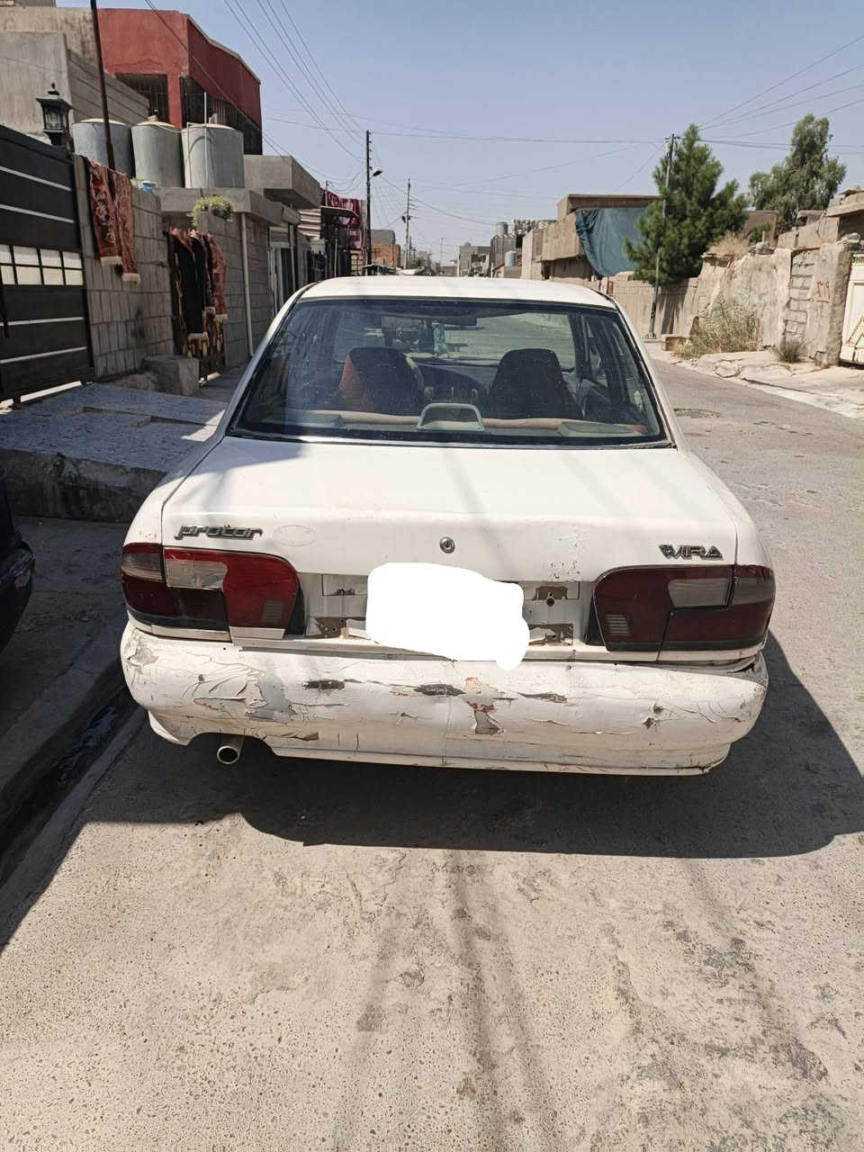 سيارة بأسمي بروتون ابيض موديل 2002 سنوية 2027 گير عادي  سعر 35 ورقه وبيها مجال للطيبين العنوان حي العروبه قرب جامع التوحيد رقم ***********
