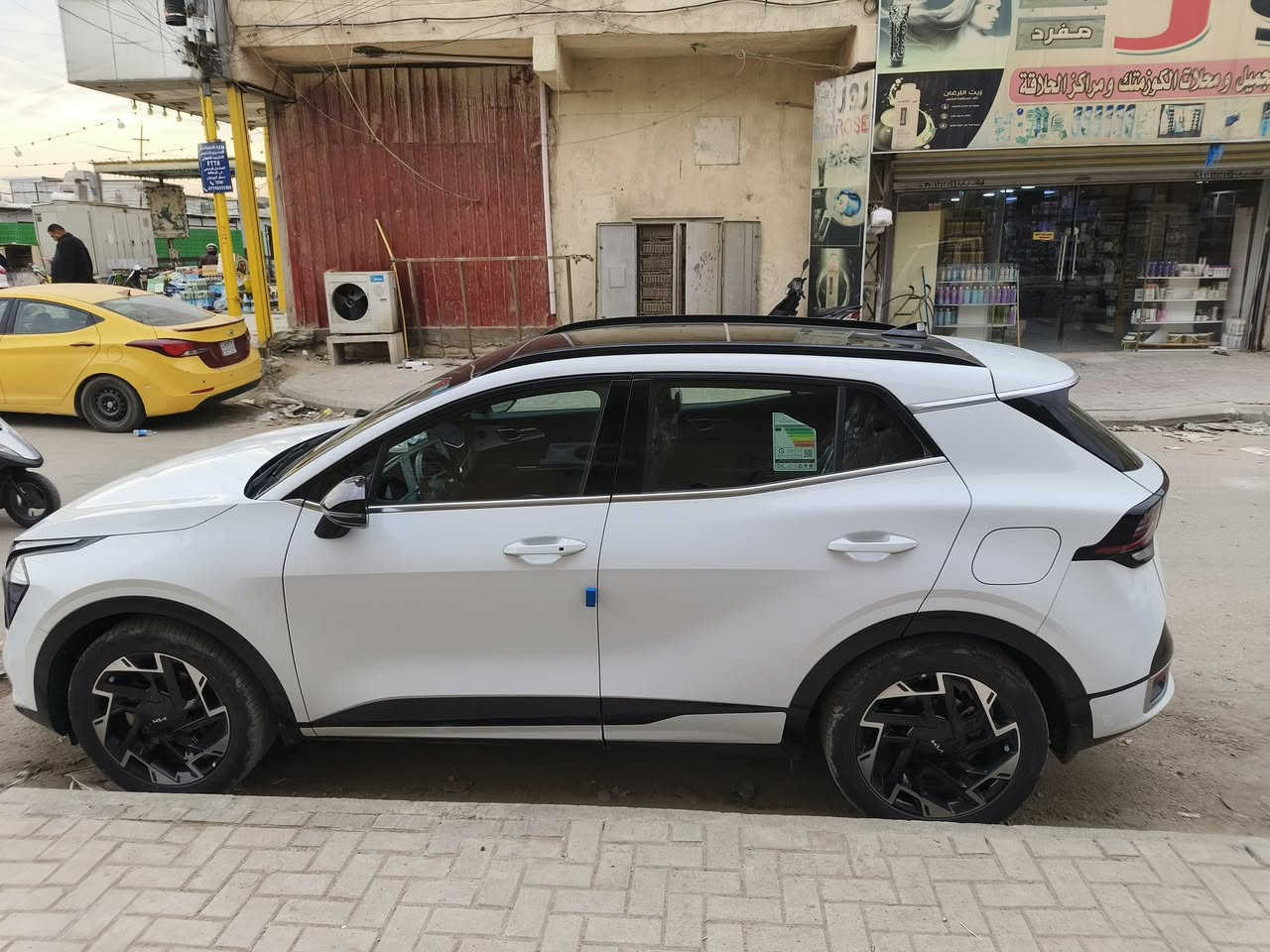 ‏سلام عليكم ‏سيارة ‏كيا سبورت موديل 23 ‏فول ‏مواصفات ‫ ‏‫جي نيلان  تدفئة وتبريد كشنات وتدفئة ستيرين مكفوله كفالة عامة ماشيا15لف هزه سنوياكلاجديد مكانها بغدادحي اور السعر245ورقة ***********￼￼￼￼￼￼￼￼￼
