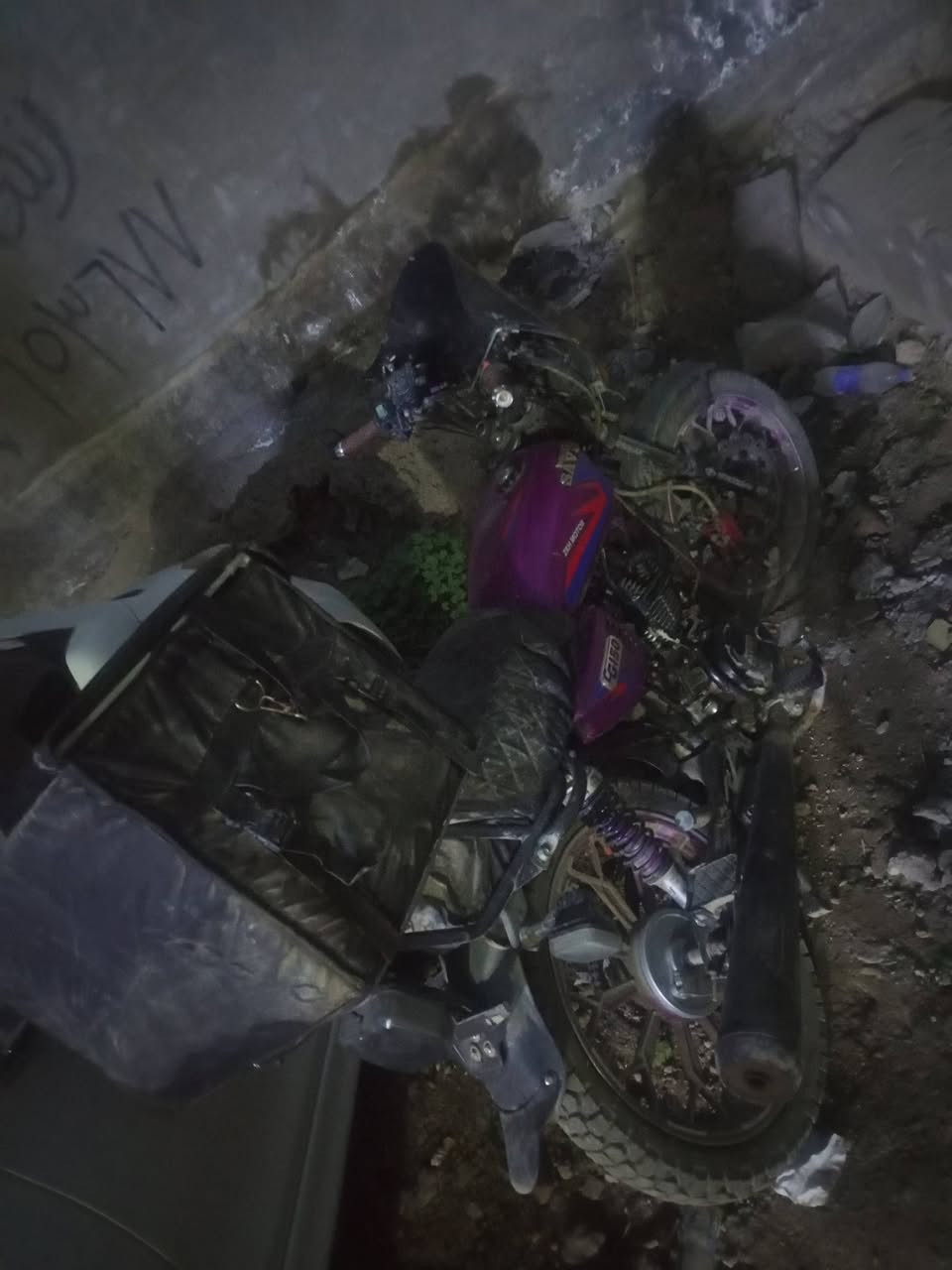 دراجه ايراني سافيني 5 كير موديل 25 محرك 200 مع جنطة دلفري تاخذها على الفحص رايدها 400 شراي ادخلي خاص او راسل وتساب *********** ونتفق على السعر مكاني الكاظمية , الطي
