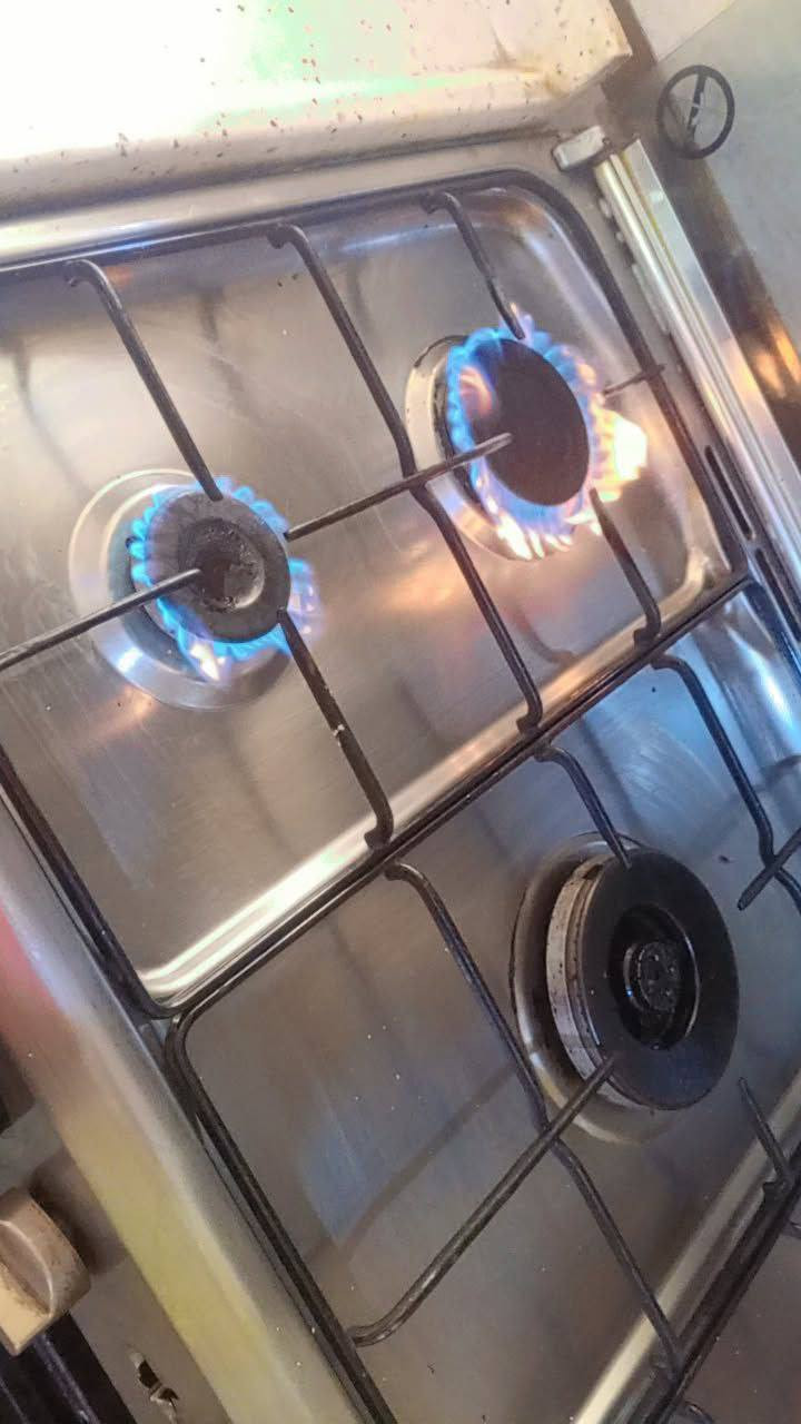 طباخ للبيع كله شغال بس عين بنص سعر 100 قفل ما تشتغل مكان الزعفرانية شارع الكهرباء ***********
