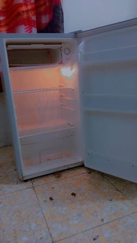 ثلاجه هوندا لون رصاصي شغاله وجمد مكاني بغداد م.الصدر 07706927224 بغداد...