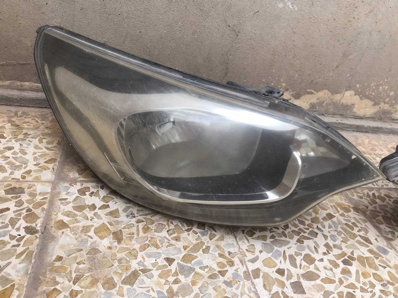 السلام عليكم لايتات كيا ريو مضلع للبيع
السعر 100 الف
***********
