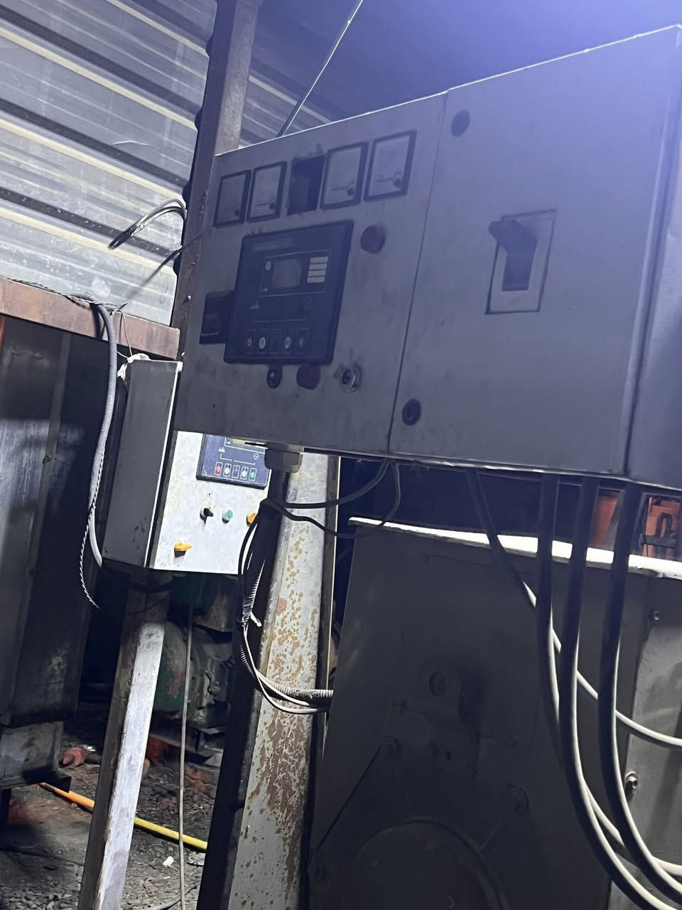 السلام عليكم مولد للبيع كمنز 250كيفي سعرهه 40رقم ***********
