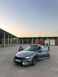 كيا K5 2022 LXS  المواصفات :   • محرك 1600 تيربو   • بصمة +بصمة ابواب ...