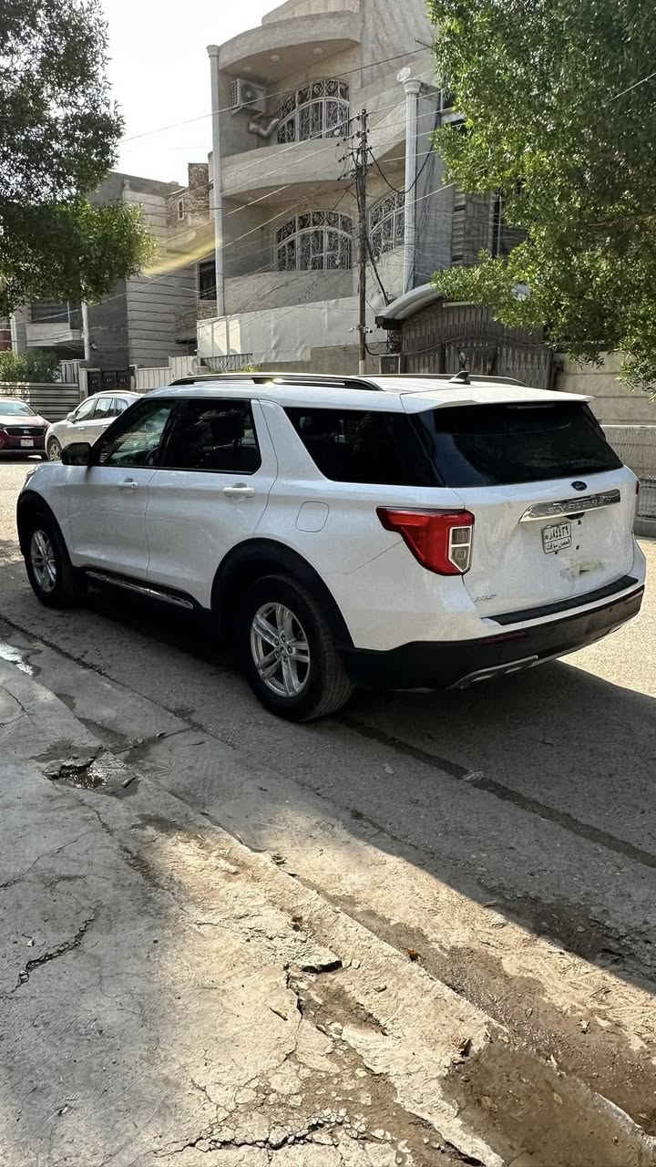 السلام عليكم
فورد اكسبلورر 2023
فئة XLT
سيارة كليركلش نظيفة بحالة الوكالة
فقط ضرر طفيف جداً باب جنطة خلفي
العداد 36 ألف ميل
المواصفات:
محرك 4 سلندر 2.3 لتر تيربو
نظام الإكسل دفع خلفي
كير ماوس ١٠ نمرات
 6 وضعيات للقيادة 
رادار امامي للتحذير الخروج عن المسار
تحذير النقطة العمياء
 نظام القيادة المساعد لتحذير السائق من التصادم مع هزاز الستيرن نظام
 7راكب بمقاعد جلد لون بيجي
تدفئة مقاعد امامية مع الستيرن
دبل اكزوز
لايت الامامي ليد (وايد بيم اوتو)
هاند بريك كهربائي مع اتو ستوب
تبريد منفصل التحكم للصفوف الثلاثة بنظام  Climate
تشغيل عن بعد مع نظام تبريد وتدفئة تلقائي
نظام دخول ذكي (بصمة) لجميع الأبواب
باب جنطة فتح وغلق كهربائي وعن طريق البصمة
شاشة 8 انچ مع apple car play
بلوتوث و واي فاي للتحديث سوفت وير
أوامر صوتية مع نظام Sync 3
منفذ كهرباء للشواحن الهواتف مع منفذين USB C ,USB-A
كاميرا مع حساسات خلفية
نقطة عمياء بالمرايا الجانبية للتحذير
حساس ضغط الإطارات
وبعد مواصفات كثيرة بصراحة الفورد من ارقى سياراتSUV
صور الحادث مرفقة
سيارة مرقم بغداد
للاستفسار ***********
