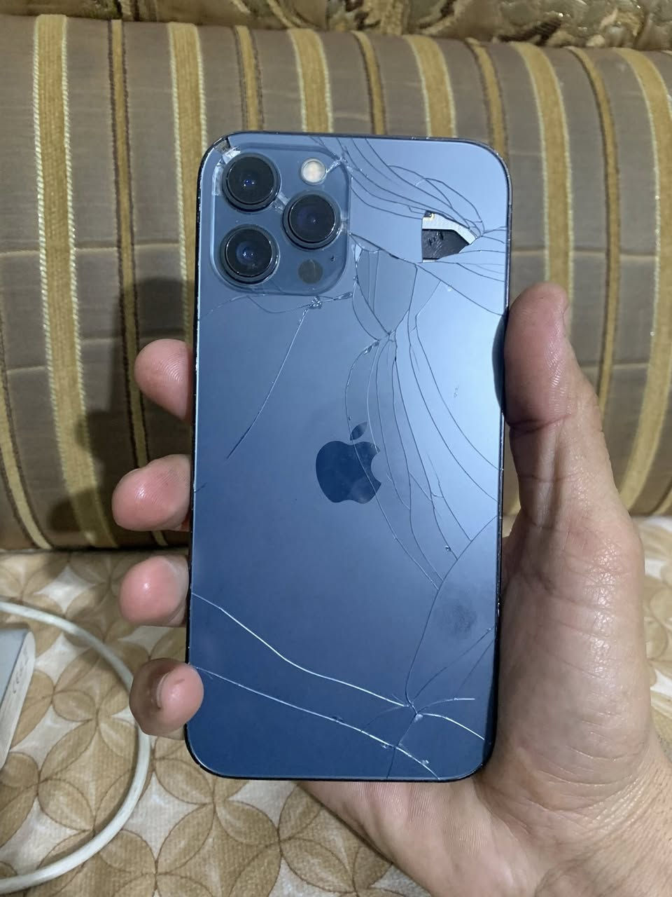 12 برو ماكس 
دبل خط 
فيس ايدي شغال 
256 ذاكرة 
بطارية 100 مبدله 
شاشه وسط مبدله 
بي رجفة بالكامرات 
175 الف سعرة 
***********
