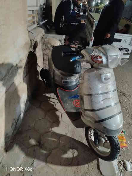 السلام عليكم بتره للبيع مامفتوحه حاويه بعده على وضع الشركه سعر خاص ناصريه مركز شراي اتصل ***********
