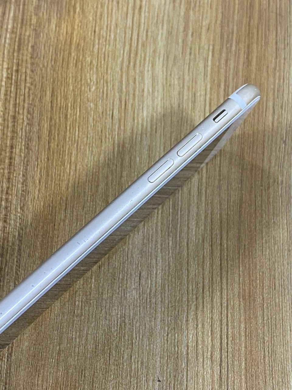 آيفون 7 العادي نسخة يابانية حصراً للبيع ✨
الذاكرة 128 ✔️
نسبة البطارية جيدة جداً 85%✔️
الكامرة شغالة و نقية 100%✔️
صوت ومايكات شغالات 100%✔️

الملاحظات :
شغال كلشي بي و مامفتوح ولا مصلح ابد  ✨

مكان كربلاء 📢
استفسار ***********📞
السعر 105.000 وبي مجال بسيط 
توصيل داخل كربلاء فقط .
