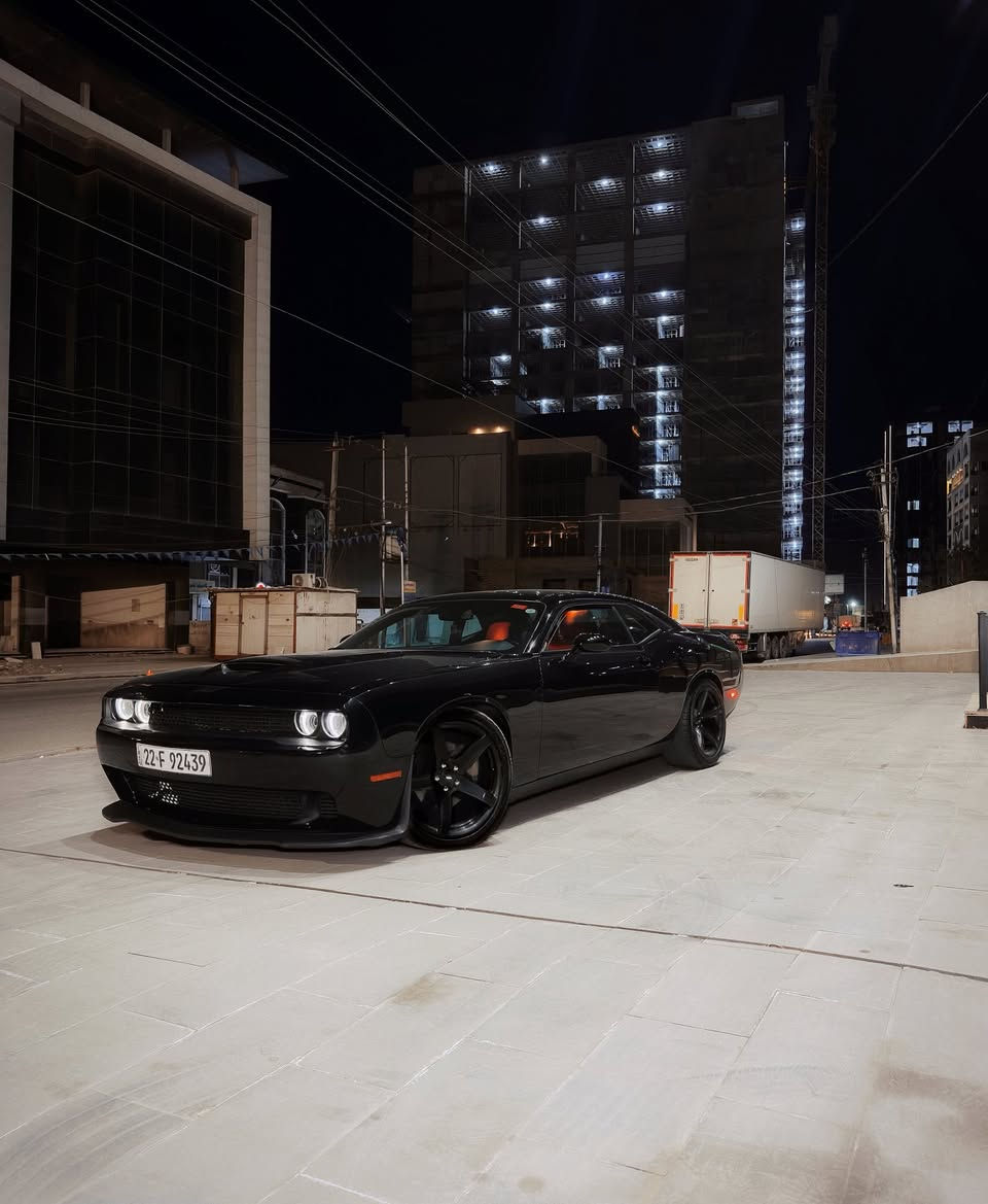 Dodge Challenger SXT 2023 🇺🇸
مو عادية — مكينة V6 Pentastar VVT 3.6
محرك قوي جدًا ونشيط بالسحب واعتمادي معروف.

مو عادية — مكينة V6 Pentastar VVT 3.6
محرك قوي جدًا ونشيط بالسحب واعتمادي معروف.
ممشى السيارة 24mi 
ــــــــــــــ

ملاحظة بصراحة:
السيارة بيها حادث سابق:
 • لغد عكس سايق بدون شاصي
 • رايتدرات بلاد +  كير
 • المكينة مكفولة من الفتح والشد
 
 • ضربة بباب السكن
 • طخة بسيطة بالجاملغ الخلفي
 • بنيد مبدل

ــــــــــــــ

المواصفات:
 • كرسي السائق كهرباء
 • بوليش + نانو (لمعة قوية جدًا)
 • تحكمات ستيرن
 • Apple CarPlay
 • تبريد ثلج أمامي وخلفي
 • نقاط عمياء بالمرايا
 • كت هيلكات (شكل رياضي)
 • ويل نجمة
 • شاشة كبيرة M
 • وباقي المواصفات المعروفة

ــــــــــــــ

📍 المكان: بغداد – اليرموك
📞 ***********

السعر: $17,900
مجال بسيط
