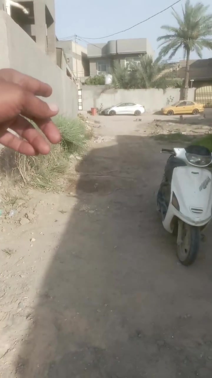 بيت مساحه 180 متر بناء سنت 2026 حديث يقع في ارقا مكان في سيف سعد نهايت السايدين مقابل جامع العكام. بناء طابوك جمهوري ابو زراعي سند 25 باسم ابو البيت تحويل مباشر للمشتري  تتوفر  كافت الخدمات مجاري يبعد عن التبليط 17 متر كما مبين بلفيديو السعر 83 اتصال ***********
