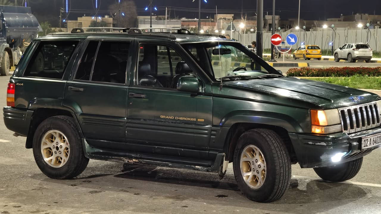 سلام عليكم
جيب شيروكي لمتد
فول مواصفات 
موديل 96
مكينه كير الاصلي مالم ما مفتوحات 
كشنات جلد وكهرباء 
خزن كشن السائق 
فرس بالسقف 
سستم صوت بلادي
4 جام كهرباء
قفل مركزي 
ماشيه 233
بسمي وهزه جديده 
السعر 68 وبيها مجال
العنوان موصل جانب الايمن 
الرقم *********** /***********
