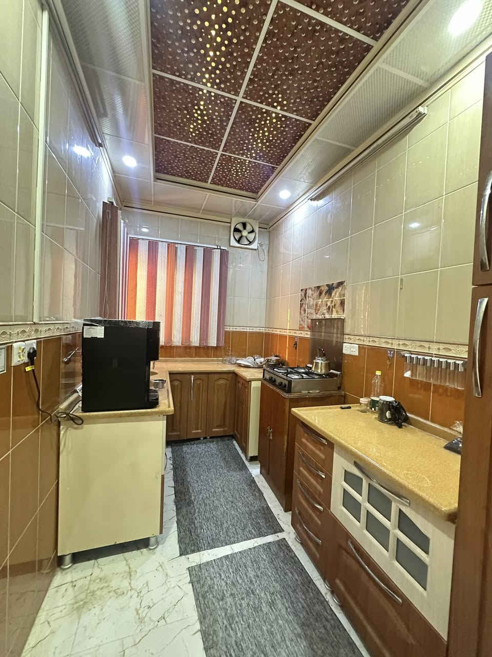 🏠دار للبيع ✅ حي الرفاق🏠
⬅️داخل فرع جامع الروضة المحمدية
⬅️موقع مميز
⬅️️ مساحـة  100 متر
⬅️واجهة 5 متر
⬅️أتجاه قبلة
⬅️طابقين 
⬅️الطابق الاول يحتوي على ، كراج ، مطبخ ، استقبال ، هول ، صحيات ،١ غرف نوم ، 
⬅️الطابق الثاني ،هول ، صحيات ، ٢ غرف نوم ،
⬅️تحويل مباشر
⬅️شارع 10

تفاصيل اكثر يرجى مراجعة المكتب
___________________

***********📞

***********📞

نستقبل عقاراتكم و طلباتكم على الارقام اعلاه
