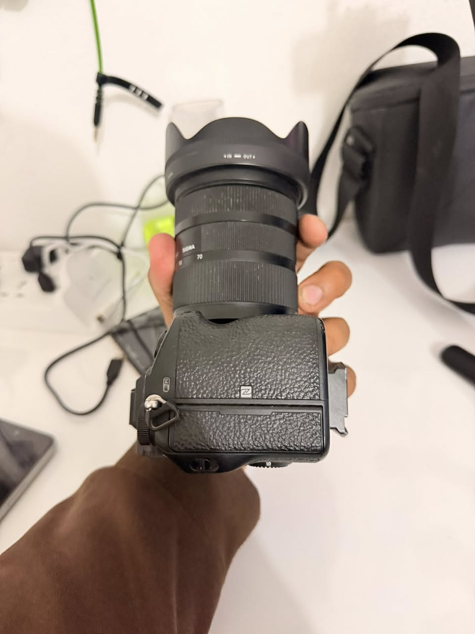 السلام عليكم سوني a7lll  اي سفن مارك ثري مع عدسة 28-70  ملاحظة الشخط في العدسة ممأثرة بكلشي عالفحص 
السعر الأتصال بالرقم ***********
