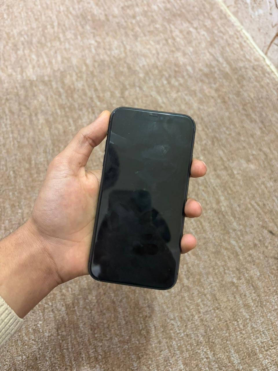 ايفون 11 للبيع
مكفول من كلشي
بطارية شاشه بلاد 
بطارية ٧٩ 
سعره ٢٥٠ قفل
مكاني ناصرية مركز ***********

