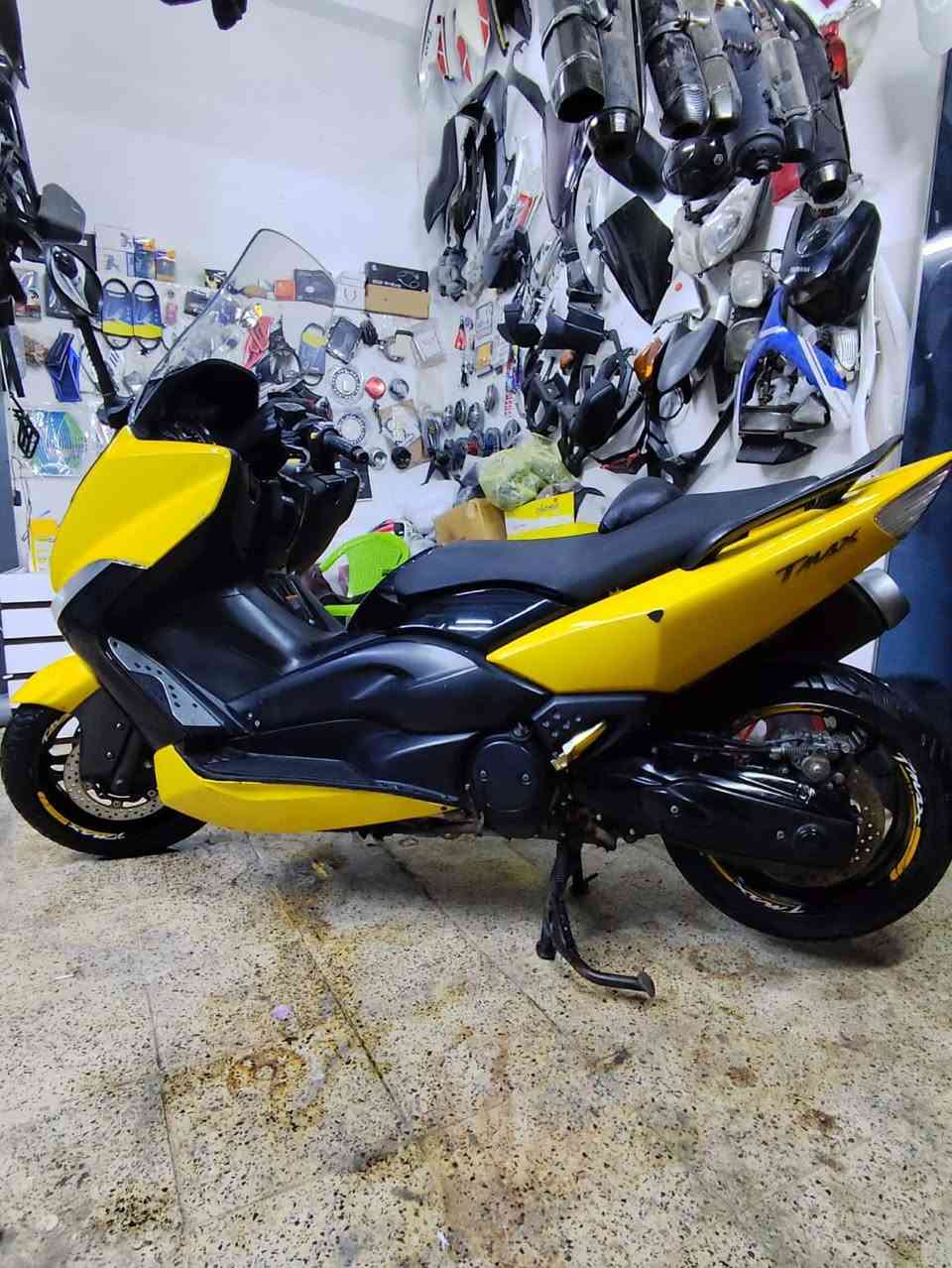 سلام عليكم تي ماكس للبيع كفاله عامه مكان لغدير سعر 35 وبيه مجال بصيط ليشتري يخابره ***********
