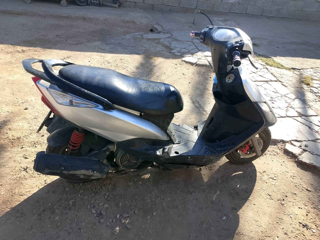 سلام عليكم دراجه لبيع ماكس ثعلب دراجه تخبل كهربائيات كله شغاله يردله ترتيب بصيط السعر 300وبيه مجال ***********
