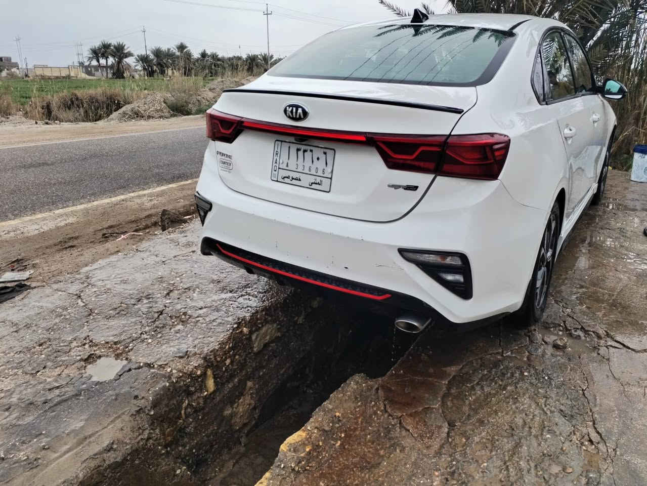 بعد التحية 
للبيع او المراوس 
كيا فورتي موديل 20 رقم مثنى معوقين وكالة عامة مواصفات جي تي لاين فول مواصفات صورة حادث مرفقة بالمنشور مكان السياره السماوة 
السعر 109 
*********** واتساب
