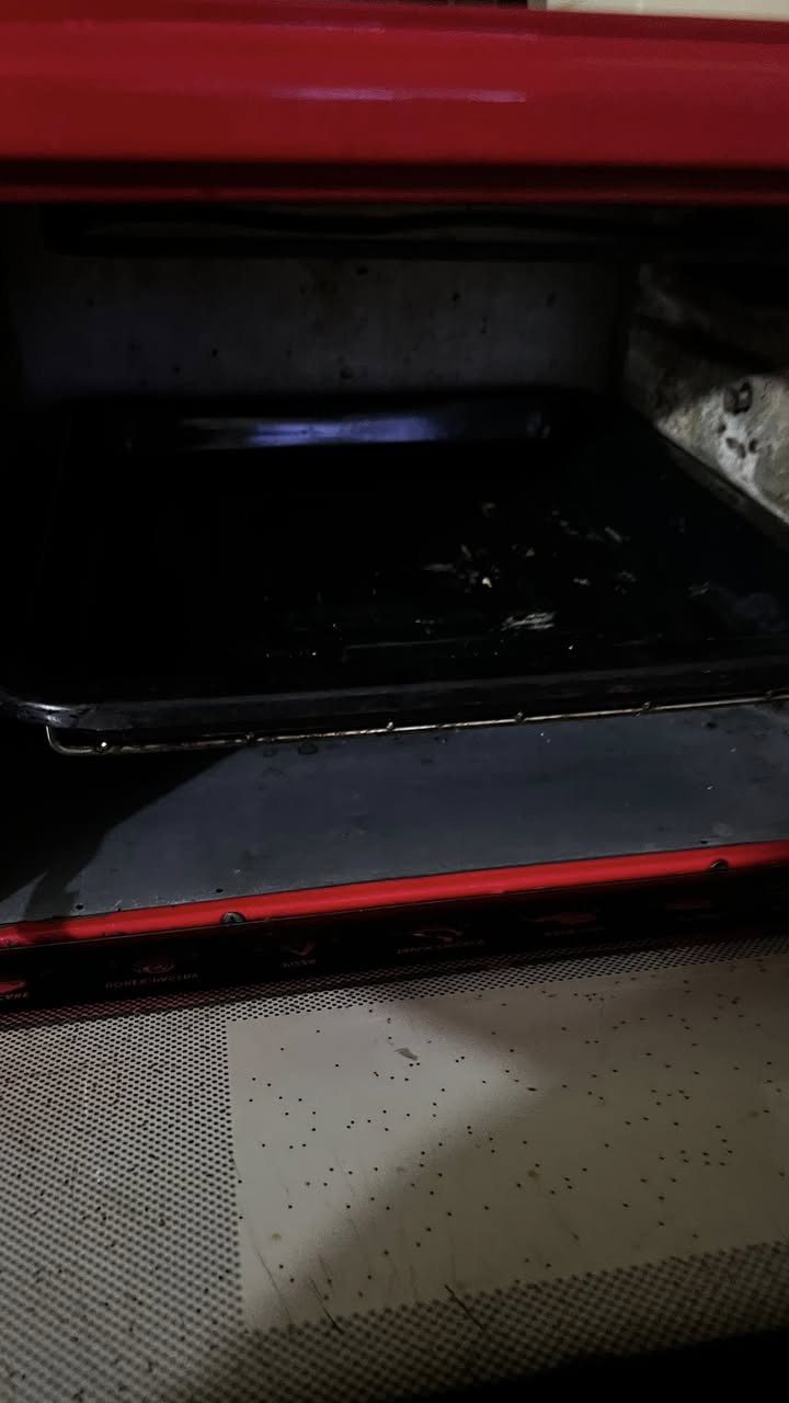 سلام عليكم فرن وطباخ للبيع الطباخ خمس عيون مابي شي ناقصه تنظيف بس تاخذه ع لفحص وكذاك الفرن السعر 300 ثنينهن الي يحب يتفضل واتساب ***********
