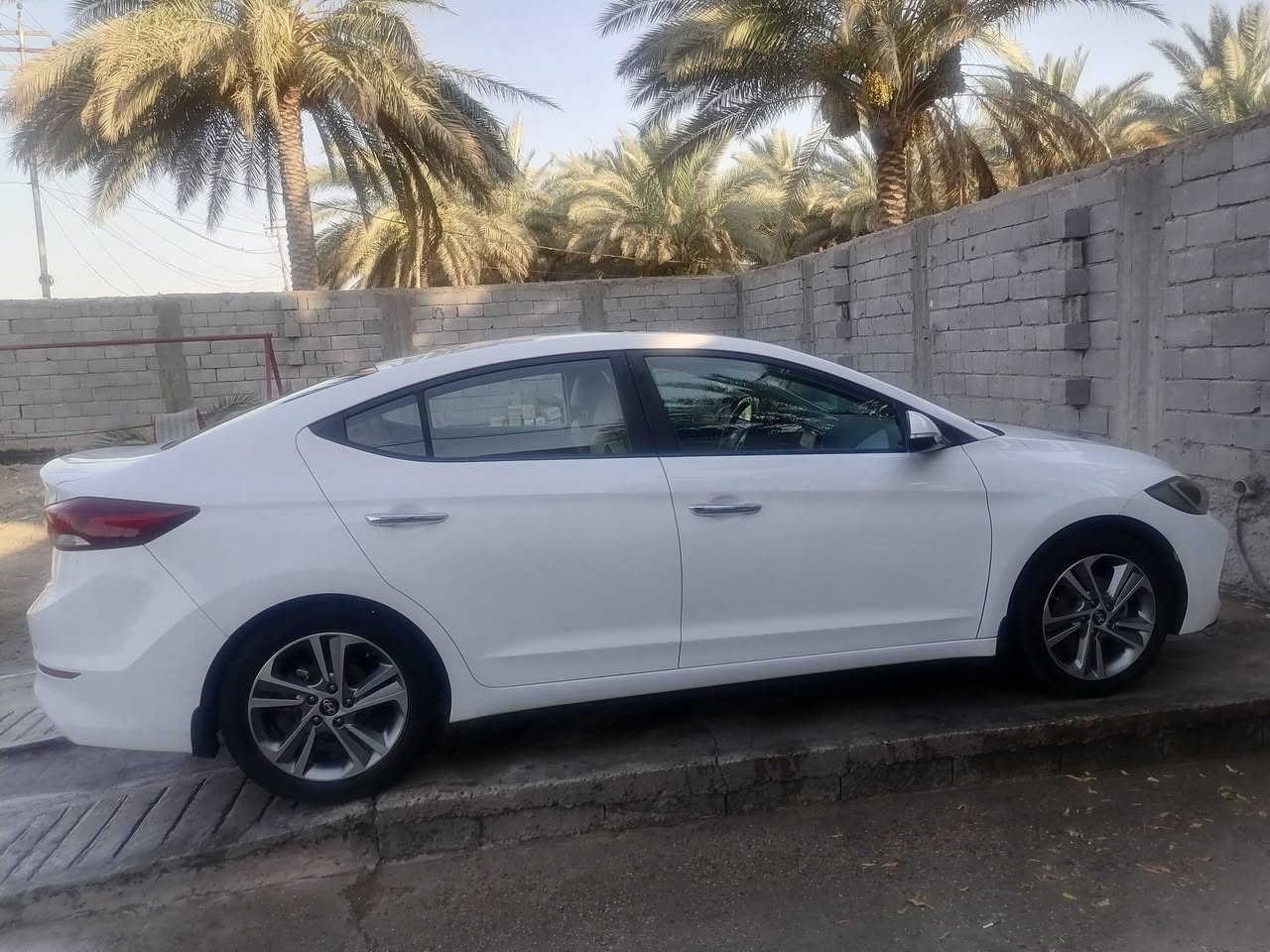 النترا 18خليجي  سوبر فول عدة البصمة رقم بغداد السعر 160 مكان السيارة كربلاء ***********ملاحضة بية صبغ جوة المراية مقدار شبرين
