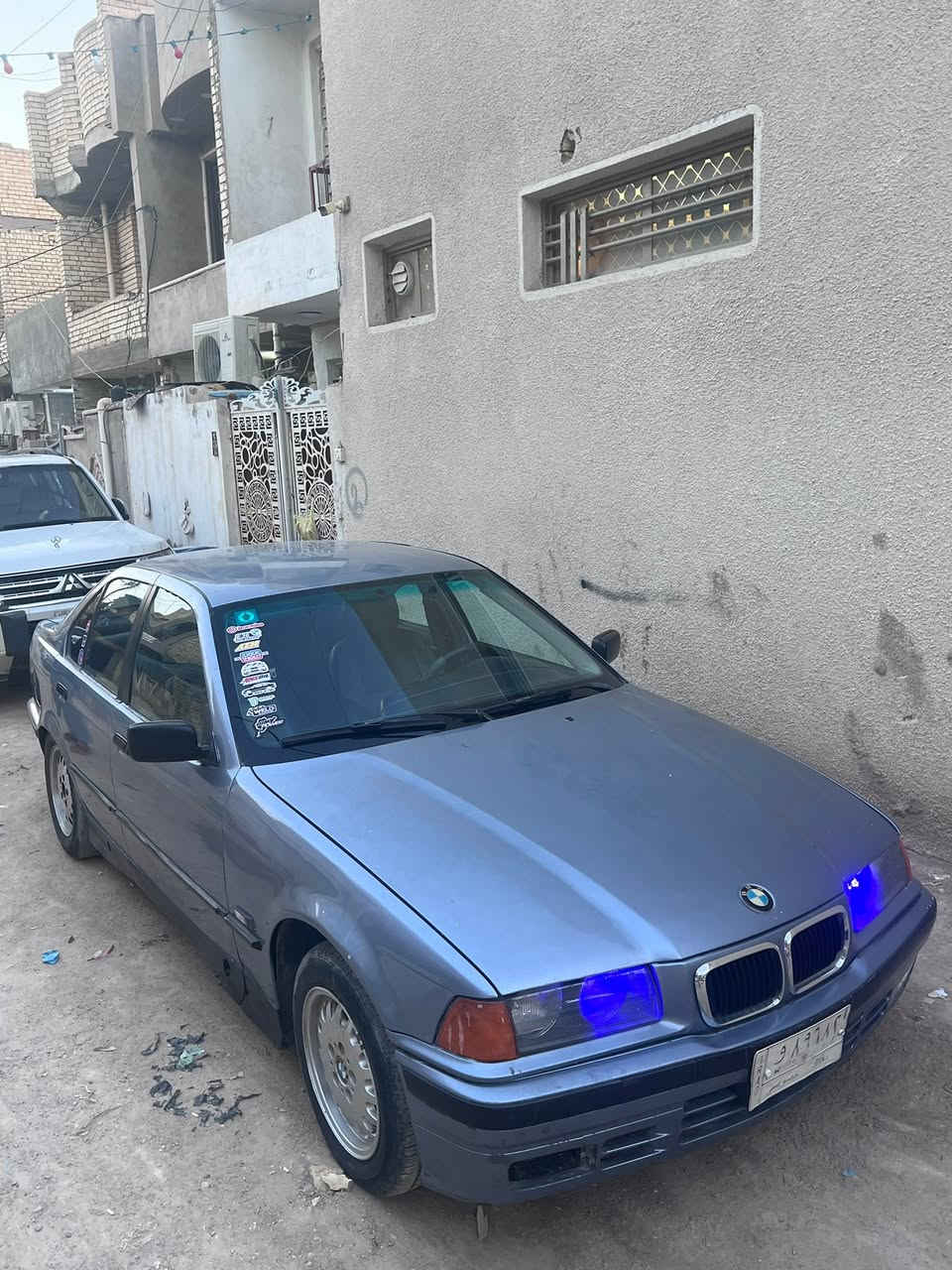 السلام عليكم
BMW (e36) 
مكينه 28 جديده
كير عادي جديد(فقط هاڤ بل كلج خفيف)
صدر امامي وخلفي جديد
فيت بم جديد 
كهربائياتها كلها شغاله لايت عالي زنون 
غرفتها يرادلها ترتيب دشبولها جديد بطاين زينات 
اكزوز رياضي
تبريد نقصه فقط راديتر تبريد وبنكه كلها شغال
السياره باسمي تحويل ثاني يوم مصفره غرامات 
مكاني بغداد الاامين الثانيه 
السعر (38) وبيها مجال
الرقم ***********
