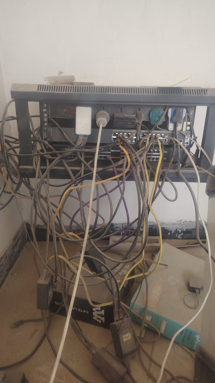السلام برج انترنيت للبيع مطروح حديد 24متر حجم45
 يحتوي ع غراض كامله
سكائتر 3
روكت xw عدد 2
روكت xmعدد 1
باج بنل +بوسبلاين
راك 
هب 2960
دش 
باور بيم عدد 3
سيار كهرباء
 رقمي ***********
