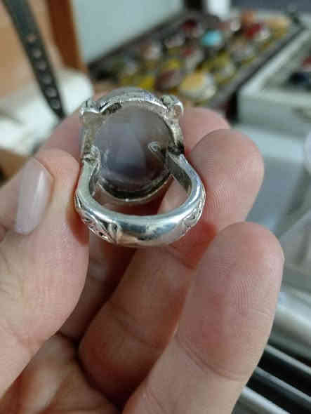 خاتم جزع يماني طبيعي صياغة ثقيلة بسعر ٨٠ الف ولدينا توصيل لجميع المحافظات وأي إستفسار الإتصال بالواتساب *********** كركوك
