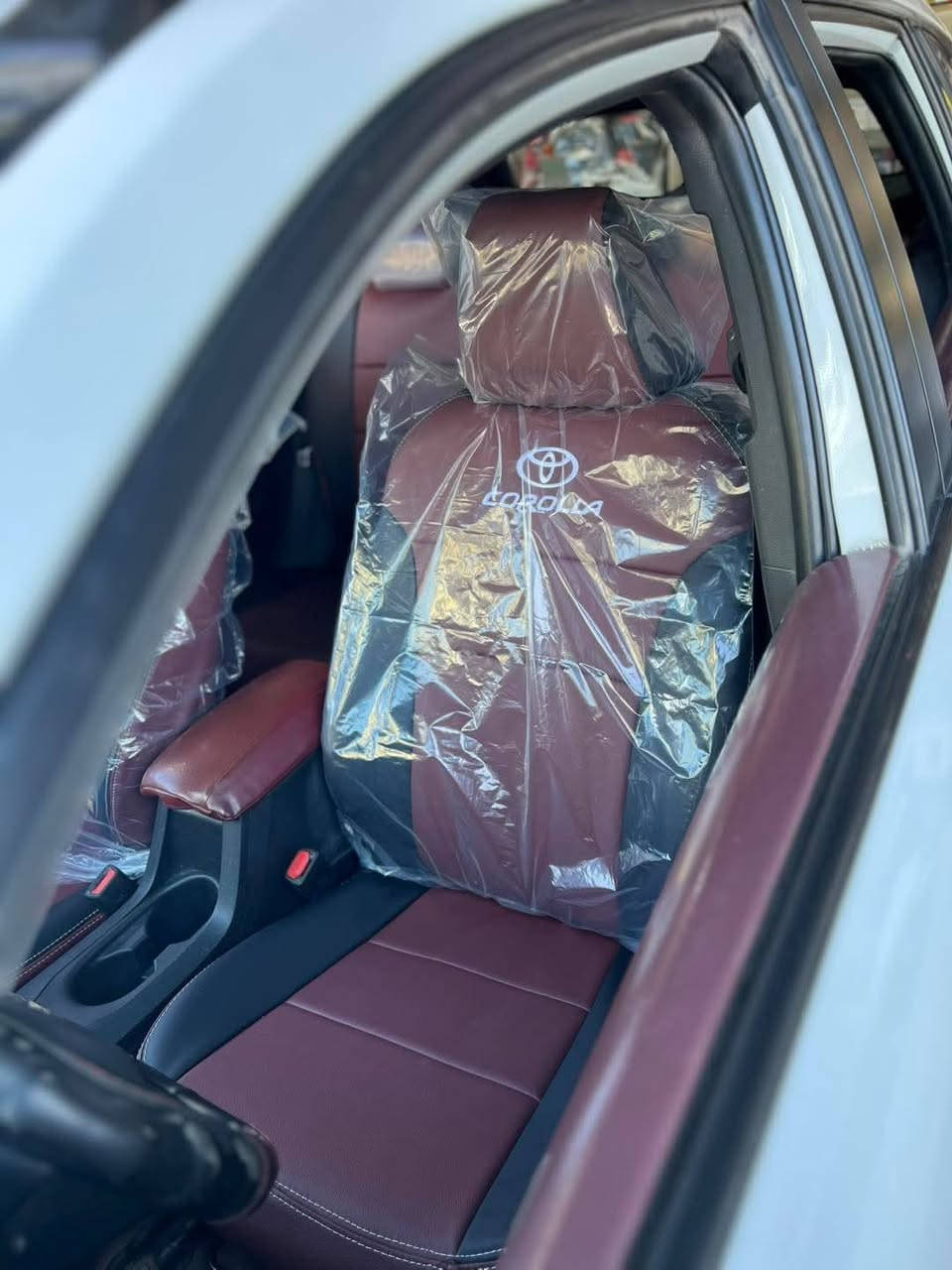 السلام عليكم دوشمه الامبار لكافة انواع السيارات تغليف الكشنات جلد ياباني اصلي بجميع الئلوان تغليف رياضي ساده بلادي ومتوفر شغل القطع وتغليف الئبواب ولئرضيات فرش جلد وعازل صوت وتغليف السقوف متوفر بجميع الئلوان العنوان الرمادي التئميم قرب مطعم حجي باسم الاستفسار ***********
