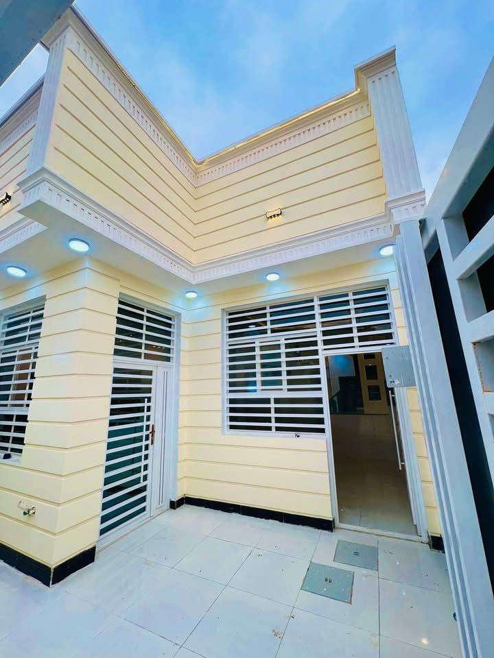 محبي الأناقة والجمال! 🏡 فرصة لا تعوض! منزل بمساحة 150 متر مربع للبيع بسعر مغري جداً 💸💸!
الموقع: النجف، مقابل ملحق قرية الغدير 🏛.
للتواصل والاستفار الاتصال او مراسله واتساب ***********📞📞. لا تدع هذه الفرصة تفوتك
