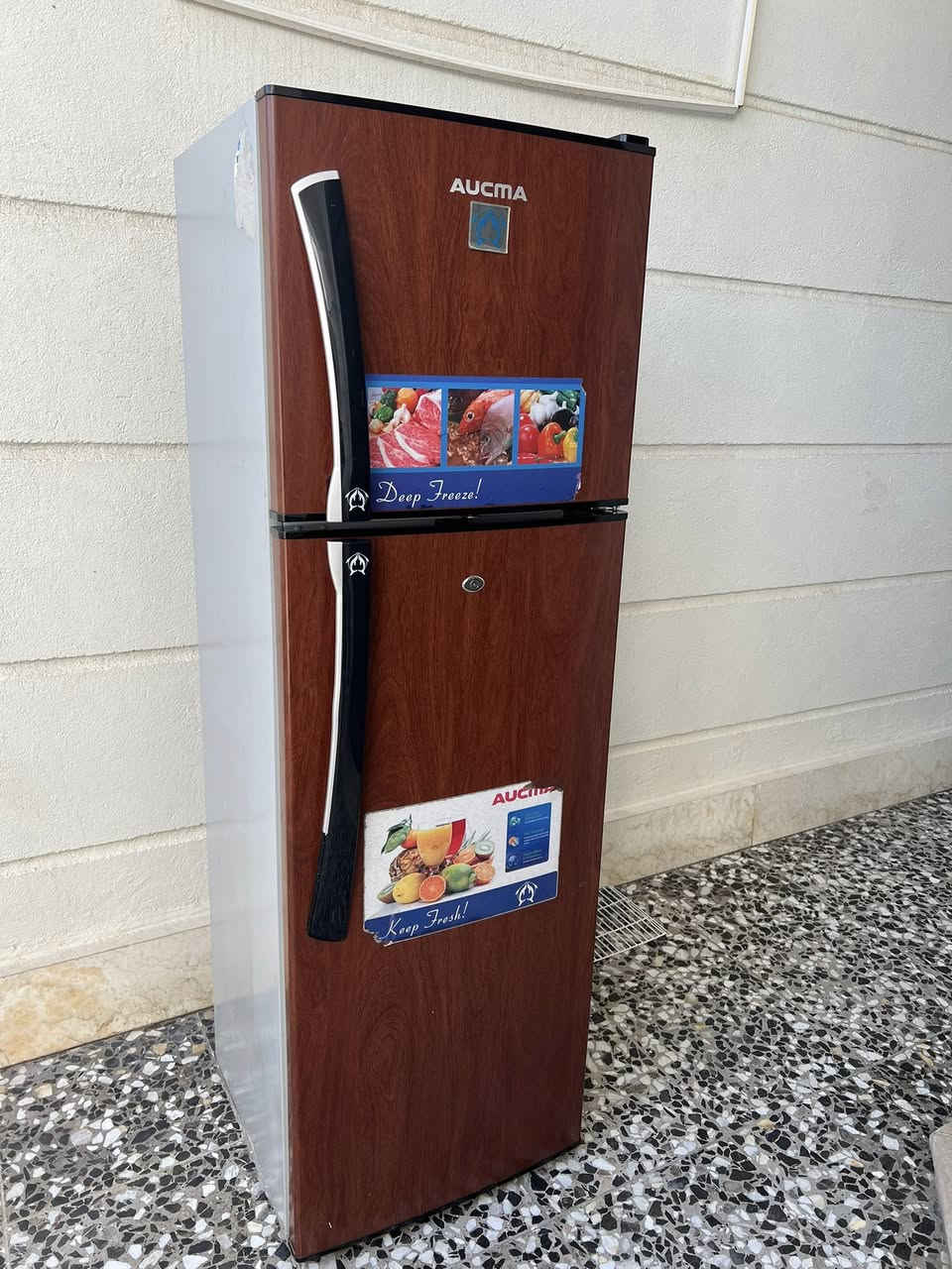 ثلاجات عدد ٢  ٢٠ قدم / ١٦ قدم للبيع نظافة ٩٠ ٪؜
اسعار مكتوبه داخل الصور / للاستفسار   ***********
