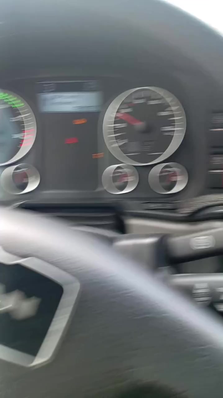 2016 فول مواصفات 
مكينة اربعة انجكتر
رقم أربيل جديد 
***********
***********
