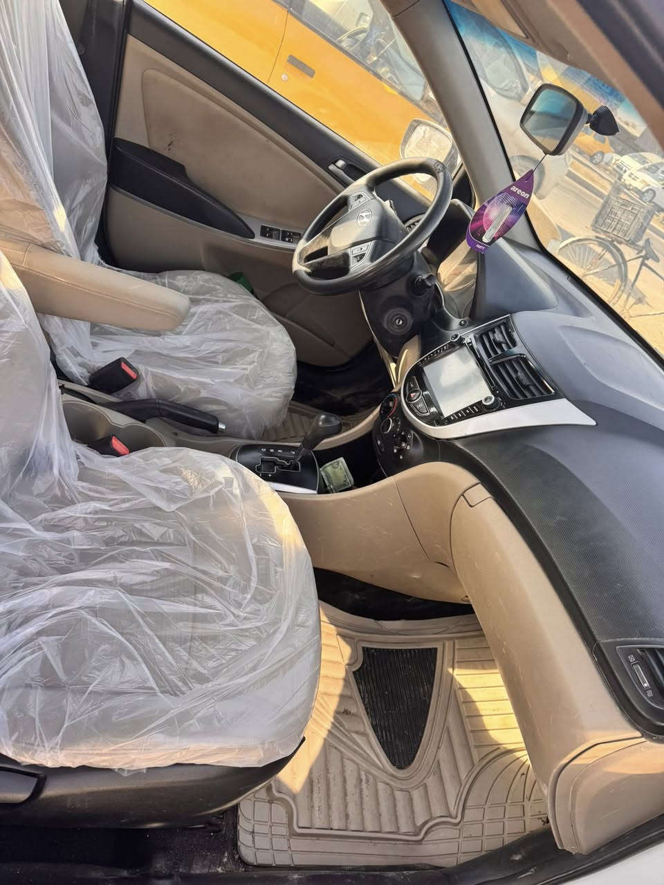 اكسنت للبيع ١٦ / ١٦٠٠ قاديسه 
بيه ٣ قطع  السعر ٧٧ وبيه مجال الي مو شراي لاتخار وتعبني  مكاني بابل *********** 
مكينه وكير جدد
