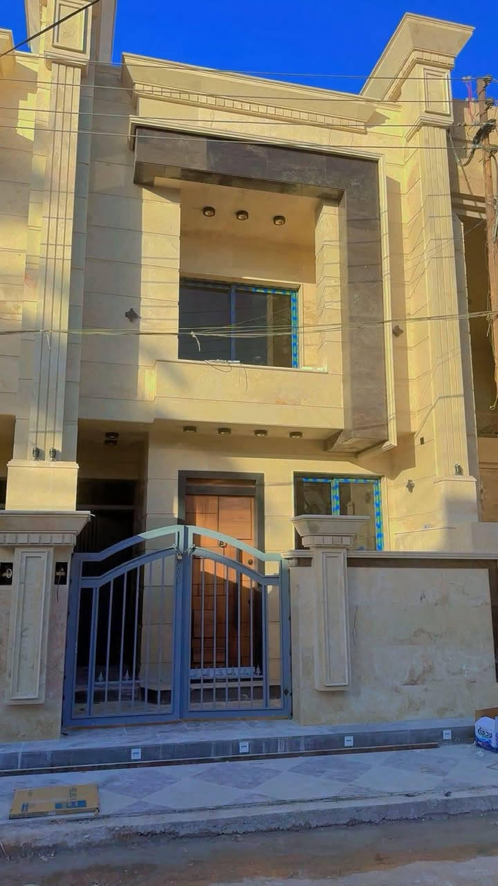 ​🏡 بيت حديث للبيع في حي الجهاد 🏡
المواصفات العامة:

​📐 المساحة: 100 متر.
​📐 الأبعاد: الواجهة 5 متر | النزال 20 متر.

​🏗️ حالة البناء: بناء جديد وحديث (درجة أولى).

​التفاصيل والتقسيم الداخلي:
​🛏️ 3 غرف نوم.

​🛋️ صالة واسعة + غرفة استقبال.

​🍳 مطبخ مجهز.

​🚽 صحيات (عدد 2).

​☀️ منور (عدد 2).

​📍 الموقع: حي الجهاد - منطقة الخارجية (مربع البدالة).
💵 السعر: يرجى التواصل على الخاص.

​💼 للمراجعة والاستفسار:

👑 ((( مكتب الصادق للوساطة العقارية )))
👤 بإدارة: أبو حسين
​📍 عنوان المكتب: حي الجهاد - قرب الكراج - مقابل مخابز الريان.

​📞 للتواصل والاتصال:
​آسيا سيل: *********** (متوفر واتساب 💬)
​زين العراق: *********** (اتصال مباشر 📞)
