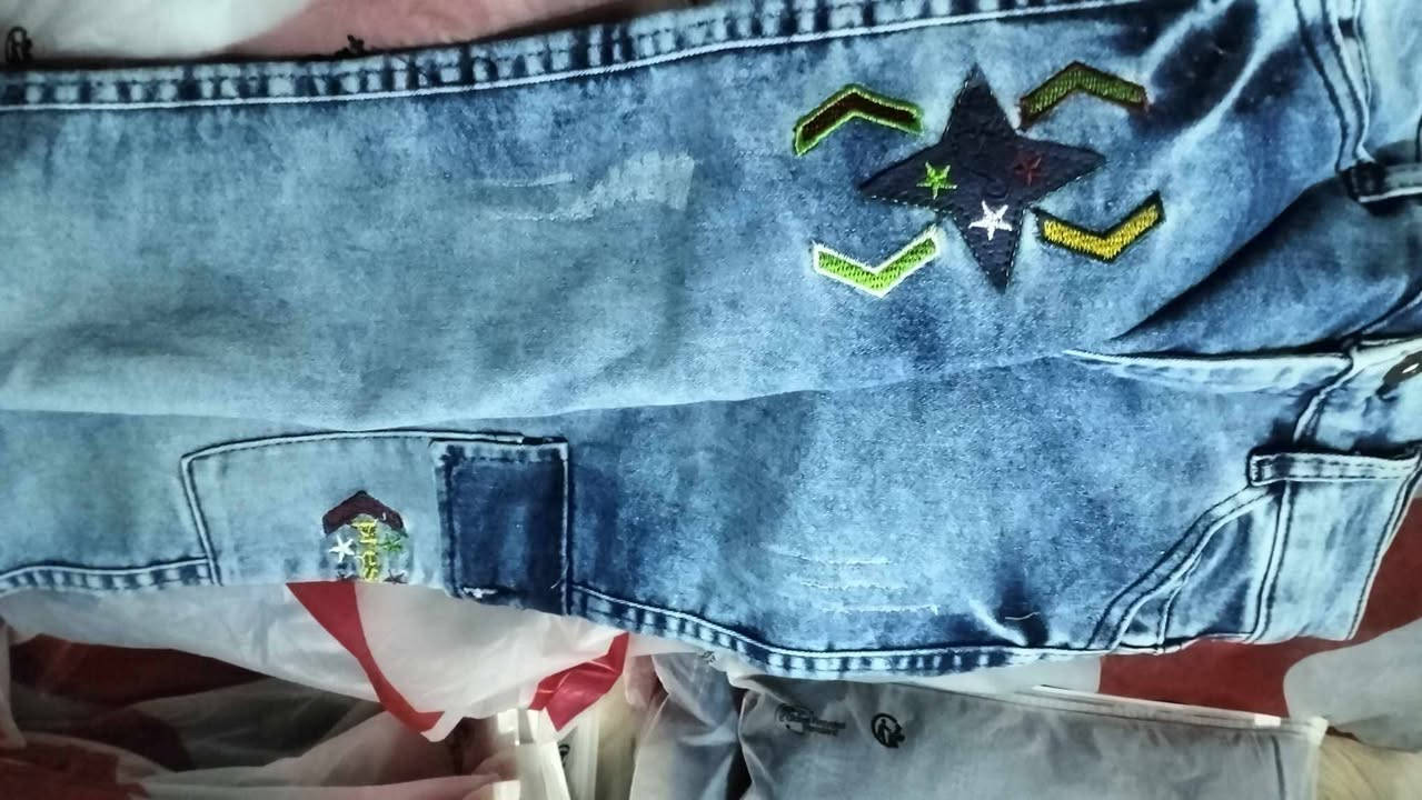 السلام عليكم عندي بنطلون ولادي وبناتي و51 قطعه من عمر 6 إلى 17 سنه قيم وأخذ بما يرضي الله


**إذا كنت صاحب هذا الإعلان وتريد حذفه لأي سبب، رجاءا أرسل رسالة إلى الدعم الفني**